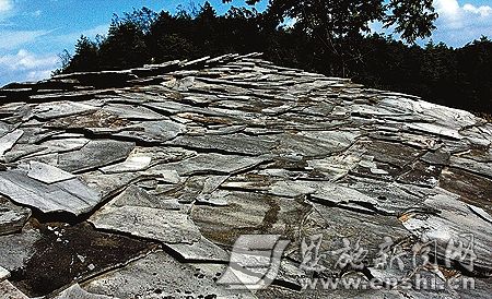 天然的石板瓦是什么樣子?來看看黑山地區的石板瓦